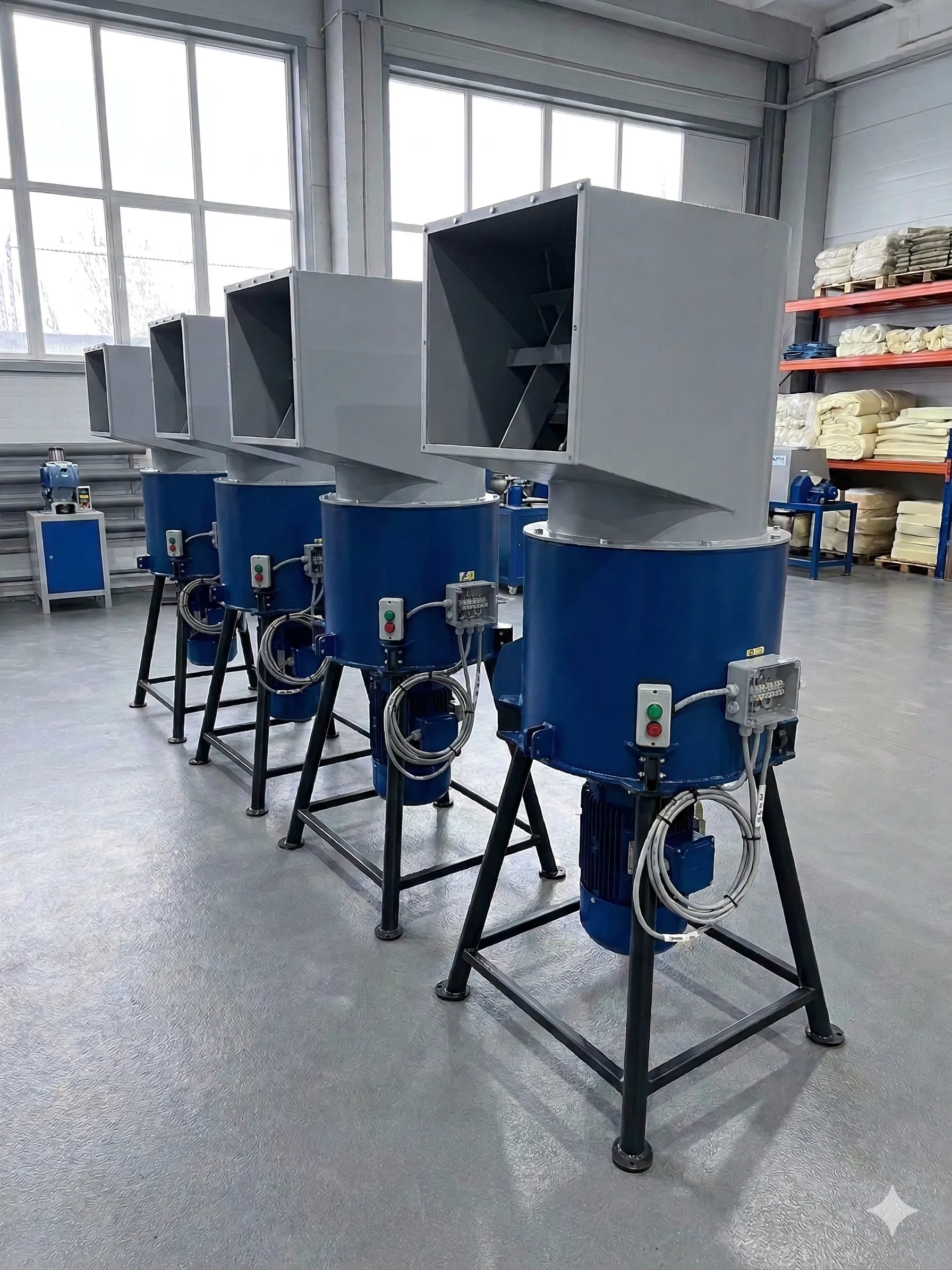 Промышленные дробилки для пенопласта и ППУ в производственном цехе